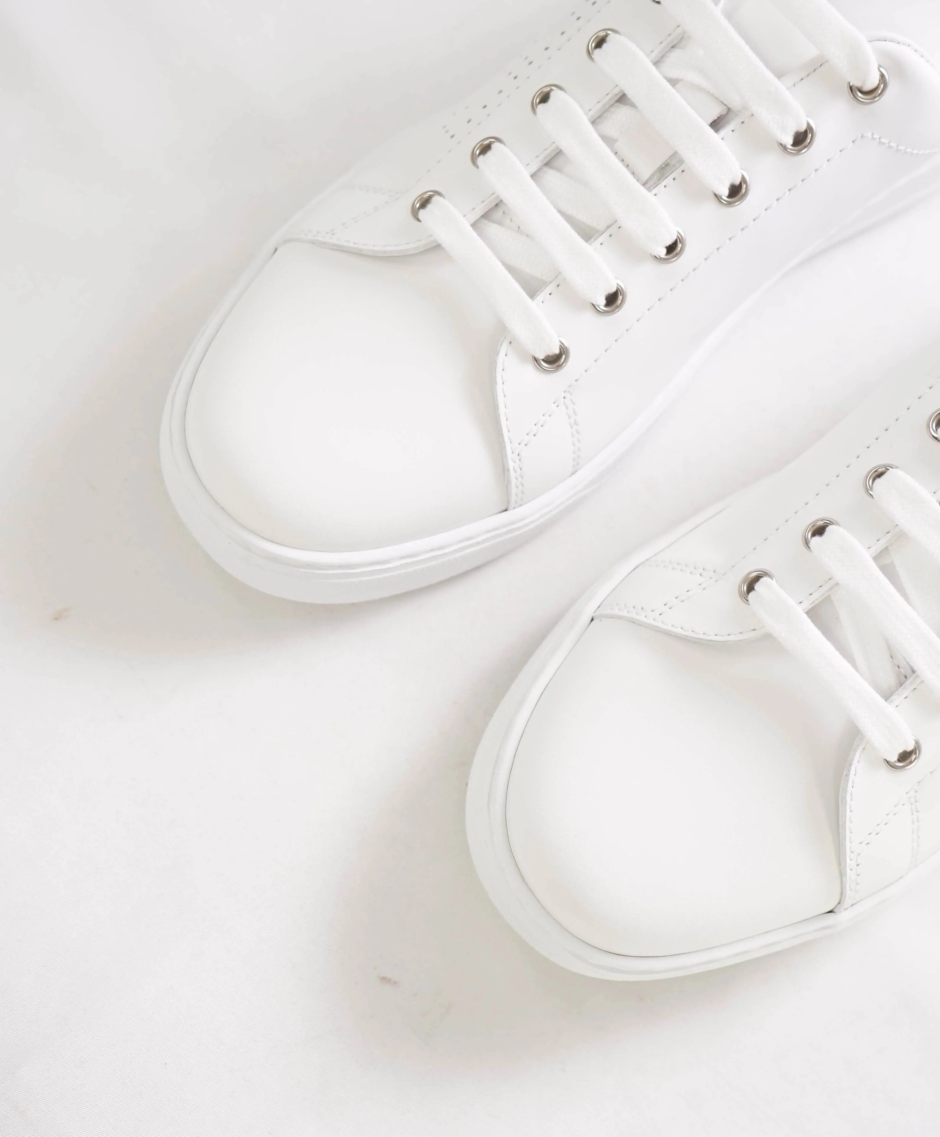 $695 SALVATORE FERRAGAMO - *PIERRE* White/Black Gancini Sneaker - 10 M US