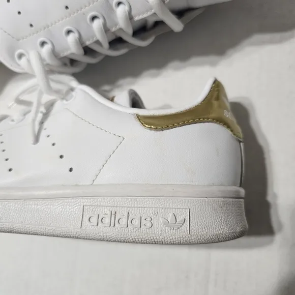 ADIDAS Originals Stan Smith Sneakers in White/Metallic Gold Size 5
