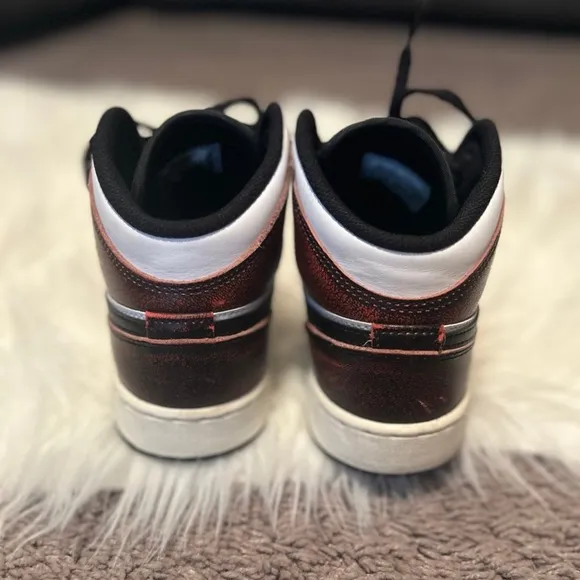 Air Jordan 1 Mid SE ''Wear Away Chicago'' grade school