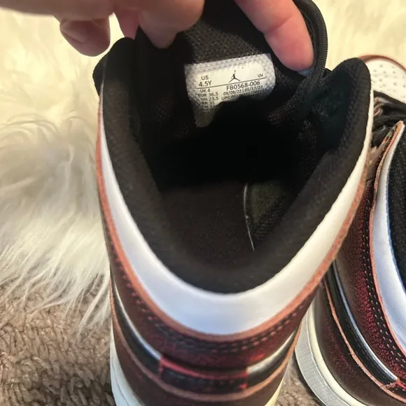 Air Jordan 1 Mid SE ''Wear Away Chicago'' grade school