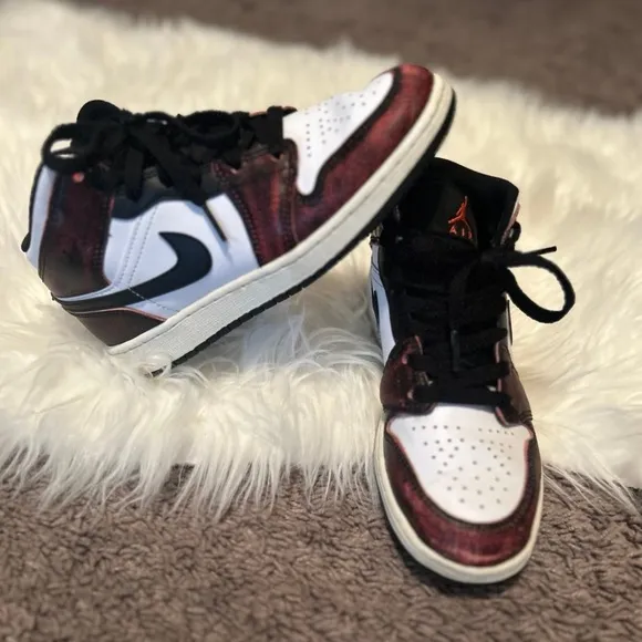 Air Jordan 1 Mid SE ''Wear Away Chicago'' grade school