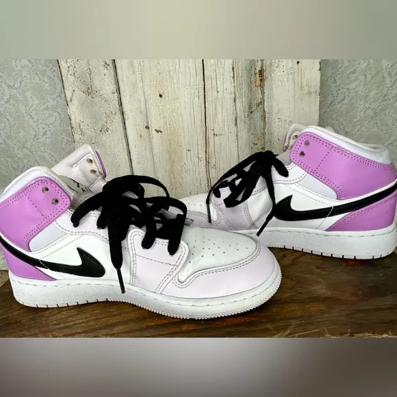Air Jordan 1 Mid Youth Barely Grape/White Retro Sneakers Unisex Youth Size 5 💟