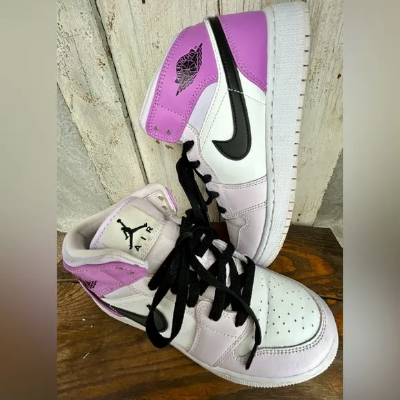 Air Jordan 1 Mid Youth Barely Grape/White Retro Sneakers Unisex Youth Size 5 💟
