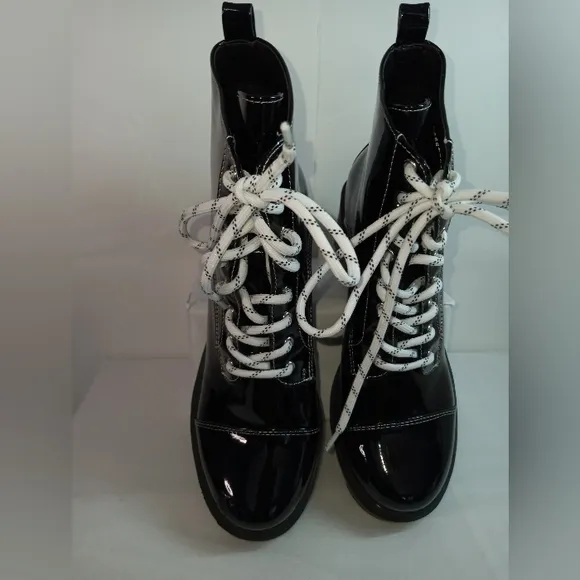 AZALEA WANG Patent Lug Sole Lace-Up Womens Boots.