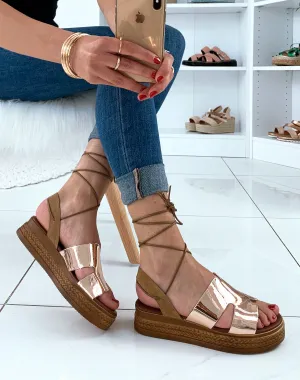 Compensée en cuir bronze effet miroir à lacets cheville