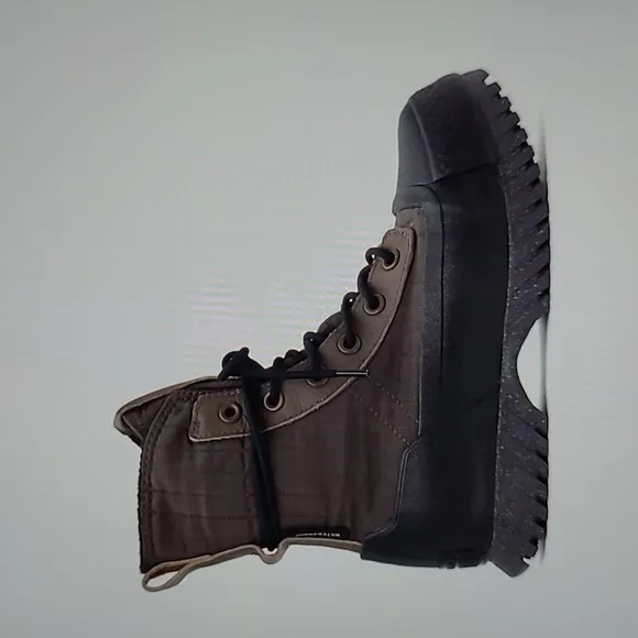 Converse Chuck Taylor Lugged Waterproof Boots Size 9W  7M