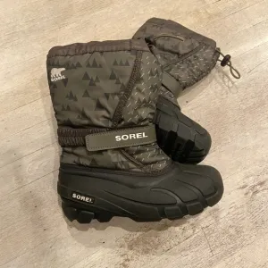 COPY - Sorel green insulted kids winter snow boot size 4 excellent loved condit…