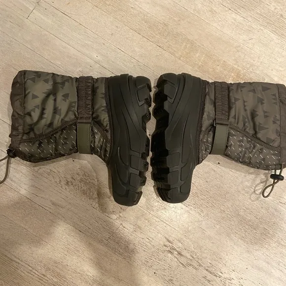 COPY - Sorel green insulted kids winter snow boot size 4 excellent loved condit…