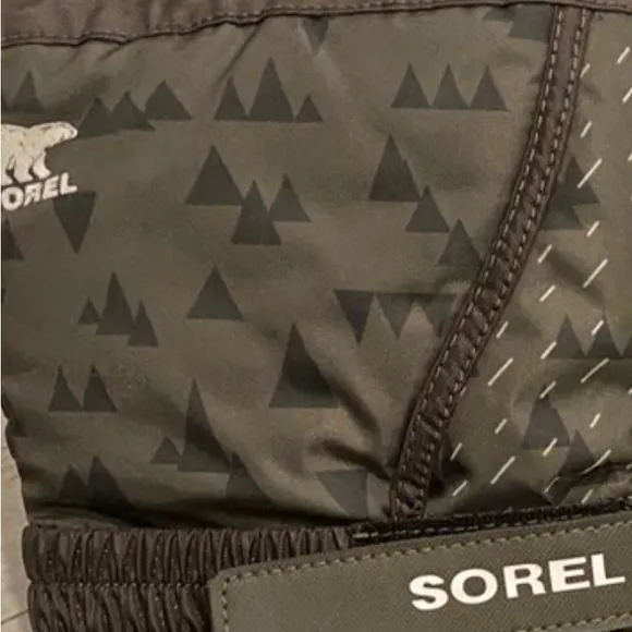 COPY - Sorel green insulted kids winter snow boot size 4 excellent loved condit…