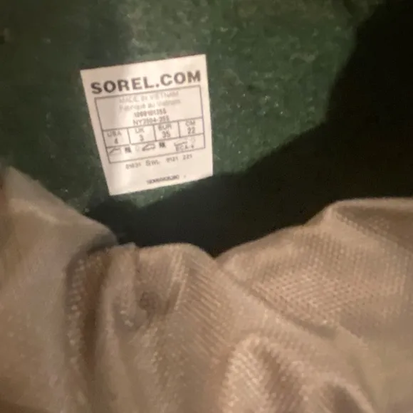 COPY - Sorel green insulted kids winter snow boot size 4 excellent loved condit…