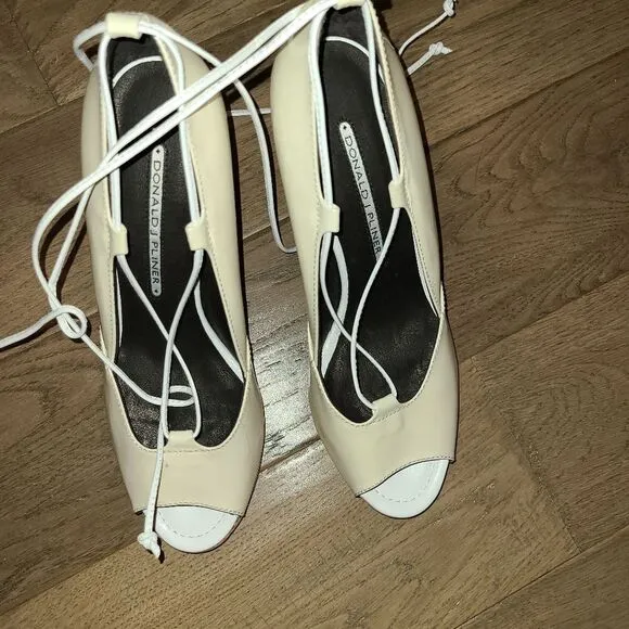 Donald J Pliner Cream wedge heels sz 7