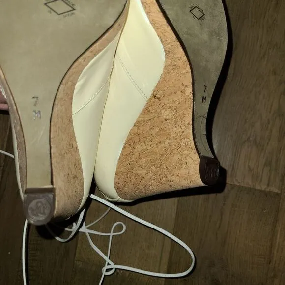 Donald J Pliner Cream wedge heels sz 7
