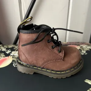 Dr. Martens air cushion sole brown boots