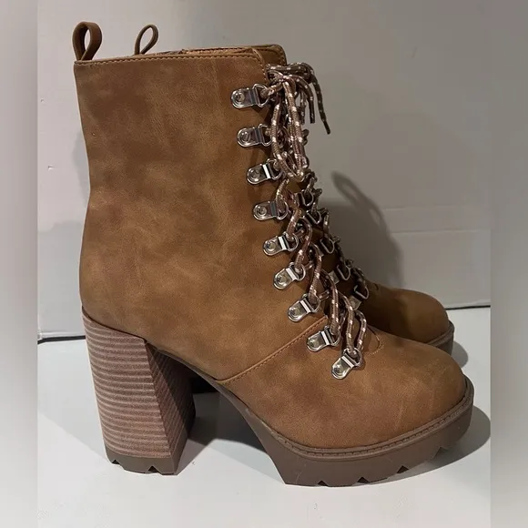DV Dolce Vita Dreek Tan Lace-Up Platform Lug-Sole Combat Hiker‎ Booties Boots 10