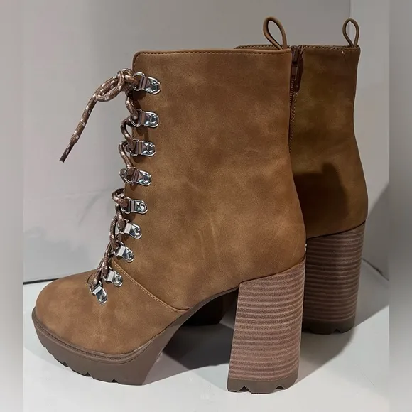DV Dolce Vita Dreek Tan Lace-Up Platform Lug-Sole Combat Hiker‎ Booties Boots 10