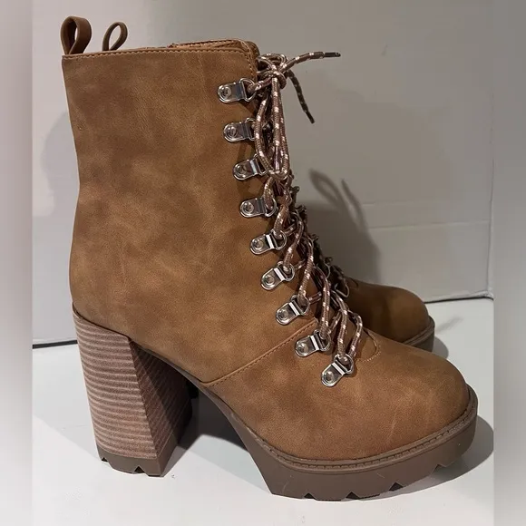 DV Dolce Vita Dreek Tan Lace-Up Platform Lug-Sole Combat Hiker‎ Booties Boots 10