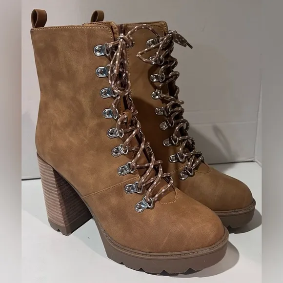 DV Dolce Vita Dreek Tan Lace-Up Platform Lug-Sole Combat Hiker‎ Booties Boots 10