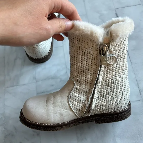 Eli 1957 White Ice Boot with Velvet Bows