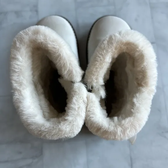 Eli 1957 White Ice Boot with Velvet Bows