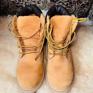 EUC Youth Size 3M Timberland Kids 6” 200g Waterproof Boots