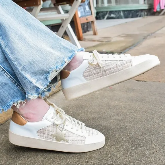 Hey Girl by Corky’s White and Tan Low-Top Sneakers with Sporty Style NIB