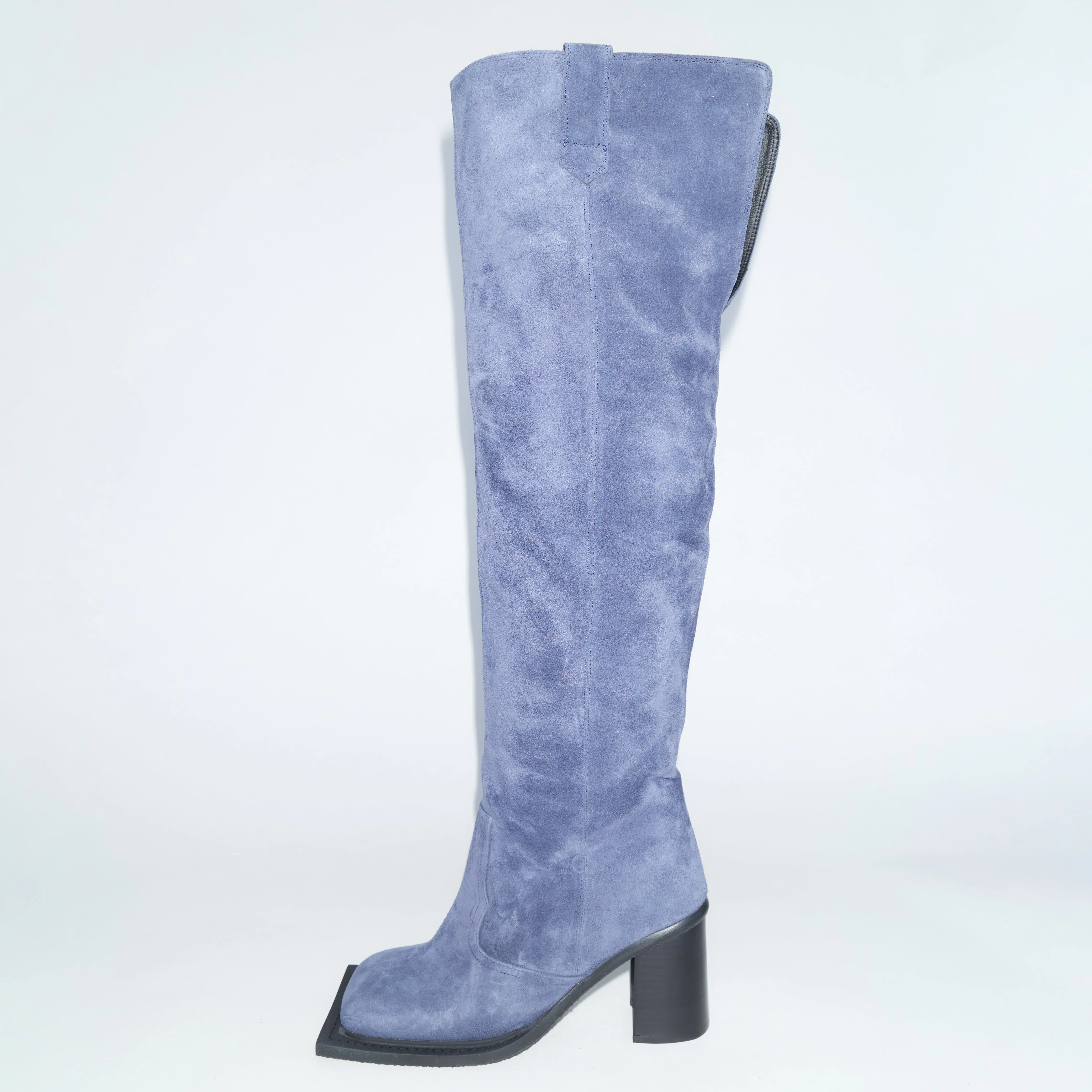 Howling in Blue Suede
