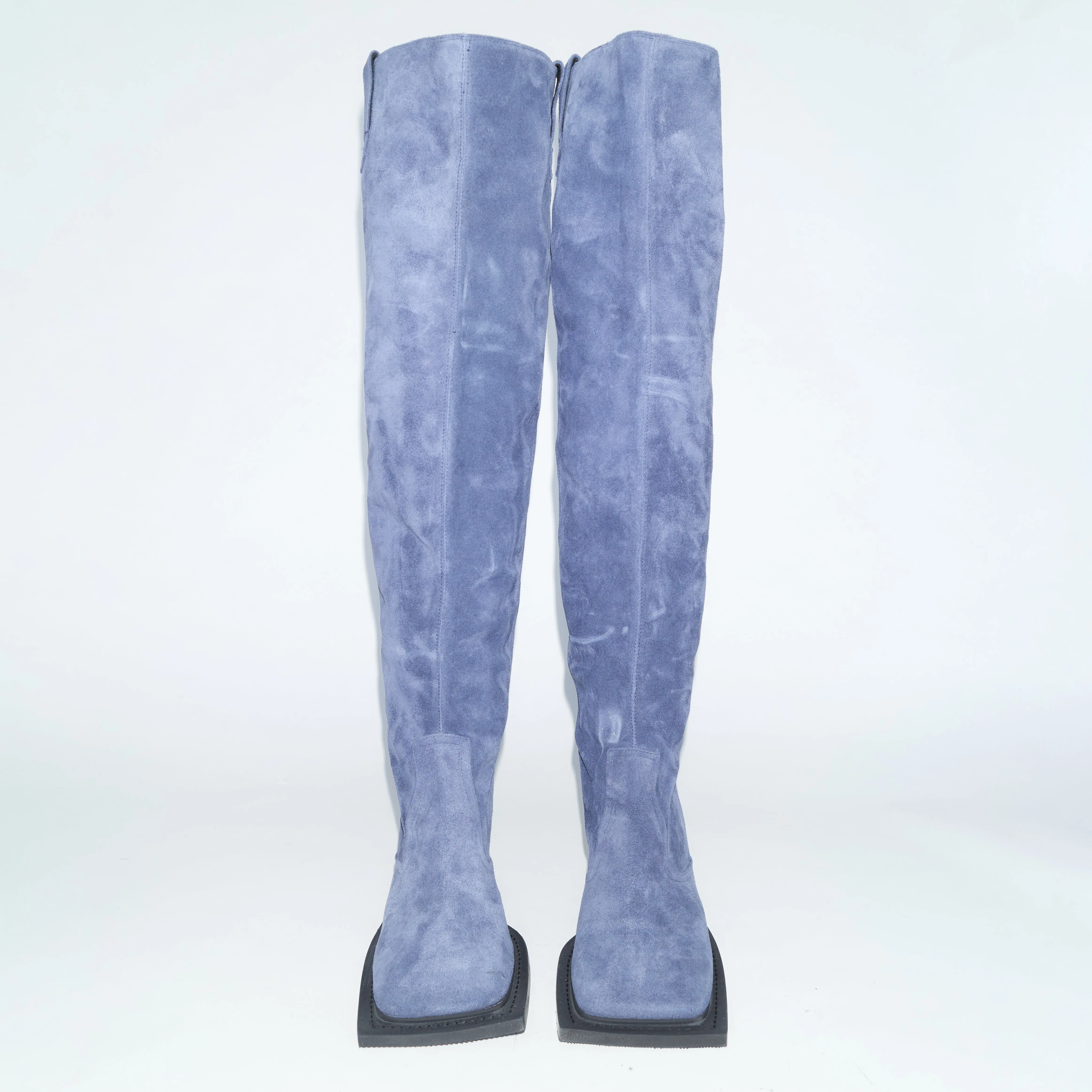 Howling in Blue Suede
