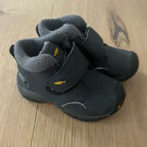 Keen Kootenay gray black waterproof boots insulated 8