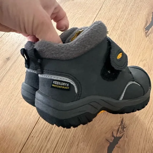 Keen Kootenay gray black waterproof boots insulated 8