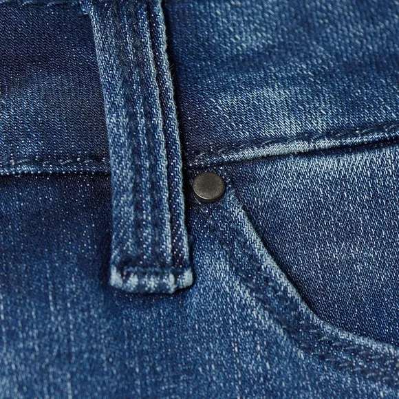 Laurie Felt Sz 16 Petite Daisy Denim Knee Grazer MEDIUM WASH