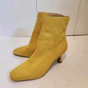 LIZZO BOOTIES FROM SAM EDELMAN YELLOW/MUSTARD SQUARE TOE SUEDE SIZE 7