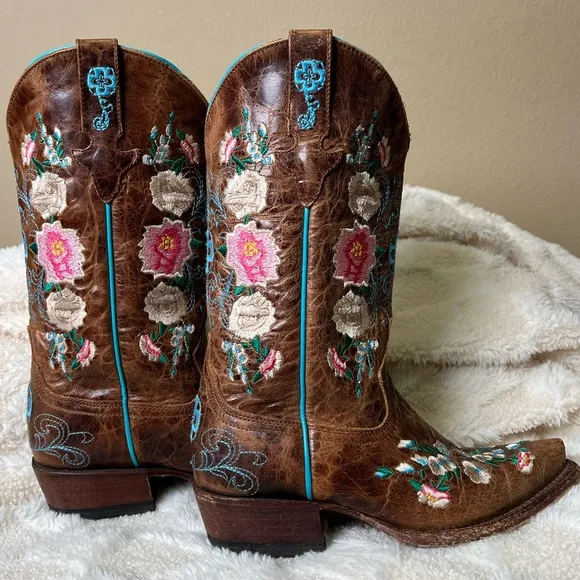 Macy Bean girls embroidered flower boots size 4