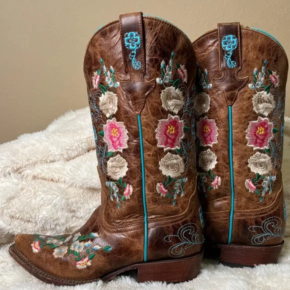 Macy Bean girls embroidered flower boots size 4