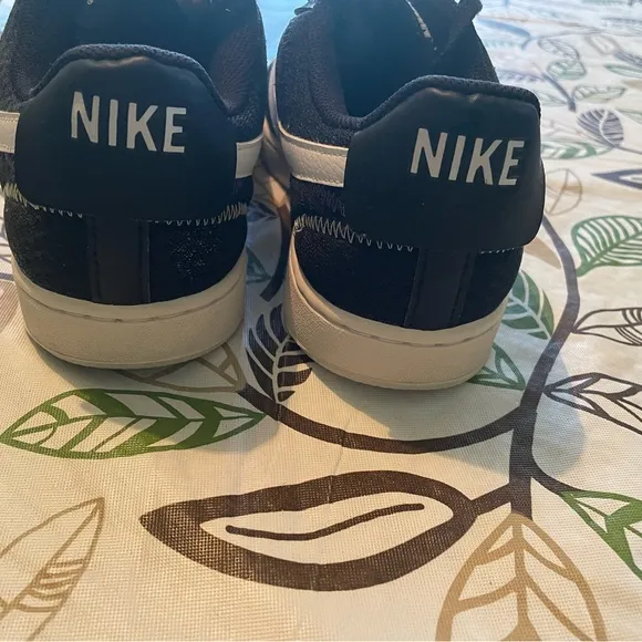 Men’s Nike Court Vision low top‎ sneakers, black with white trim, size 9 US size