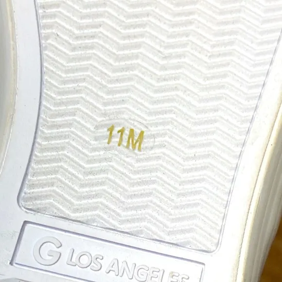 NEW ‼️ GUESS GBG Los Angeles Monogram Lace Up Sneakers Size 11