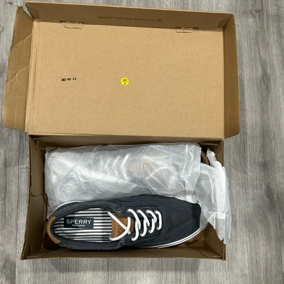 New in Box Men’s Sperry Striper II CVO Sneaker Navy Size 13