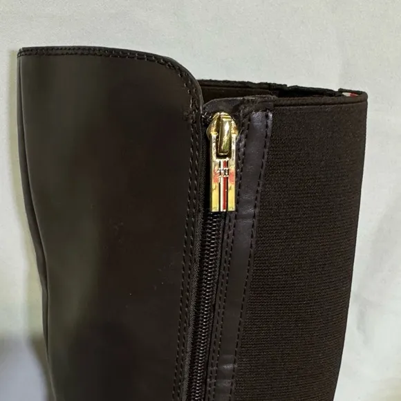 New Tommy Hilfiger Women’s Jiola Lug Sole Knee High Brown Riding Boot Size 6M