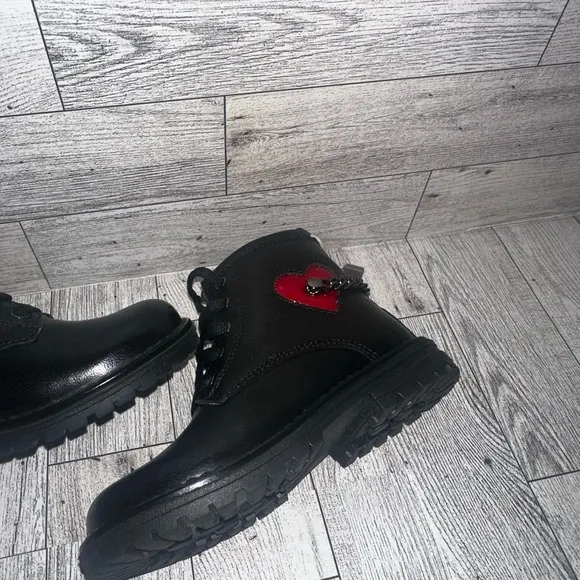 NIB! Nero Giargini Black leather Boots w red heart and chain. Size 7C Toddler.