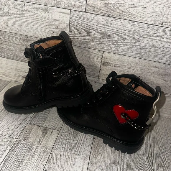 NIB! Nero Giargini Black leather Boots w red heart and chain. Size 7C Toddler.