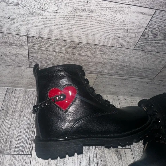 NIB! Nero Giargini Black leather Boots w red heart and chain. Size 7C Toddler.