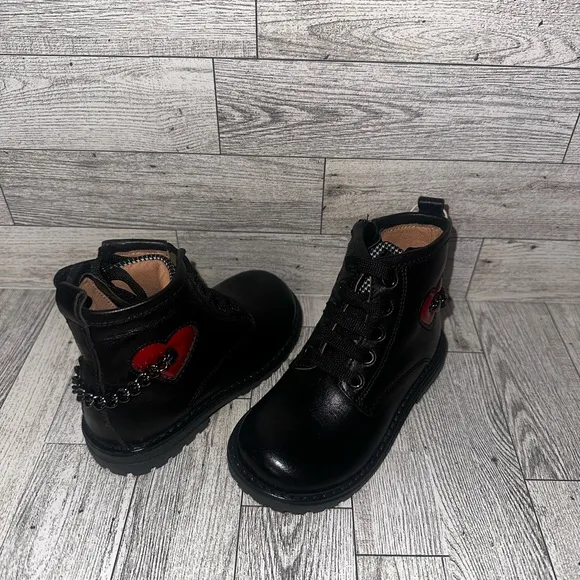 NIB! Nero Giargini Black leather Boots w red heart and chain. Size 7C Toddler.