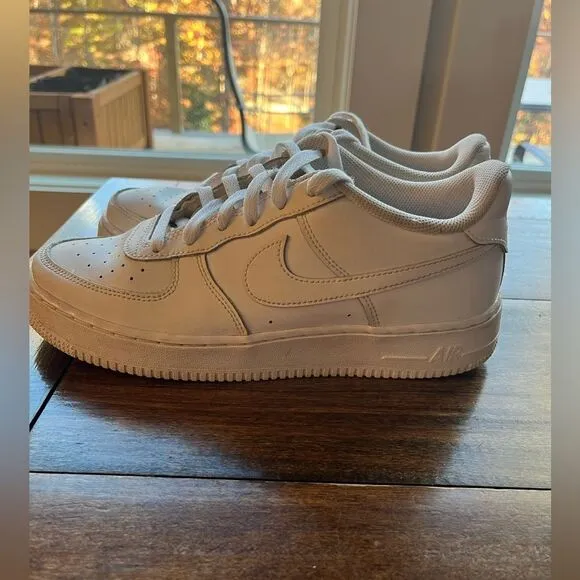 Nike Air Force 1 white low top leather sneakers - men’s size 7/ women’s size 8.5