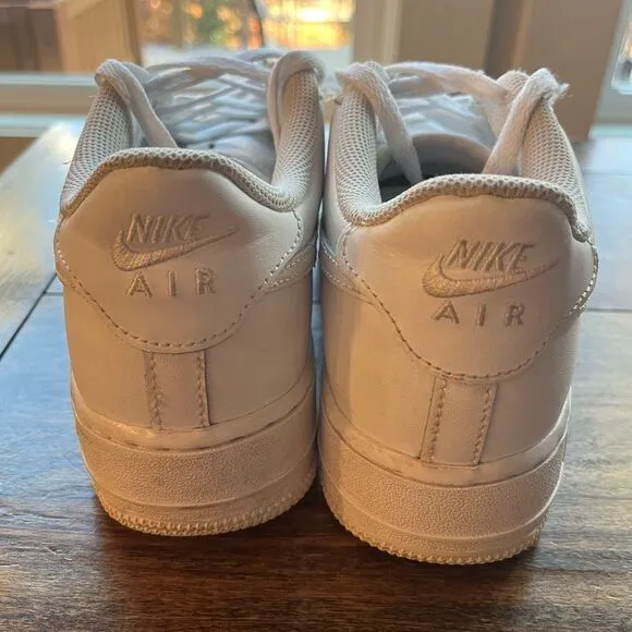 Nike Air Force 1 white low top leather sneakers - men’s size 7/ women’s size 8.5