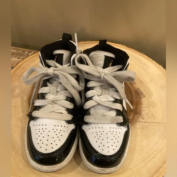 Nike Air Jordan 1 Retro Mid Black Gold White BQ6933-007 Toddler Size 11C