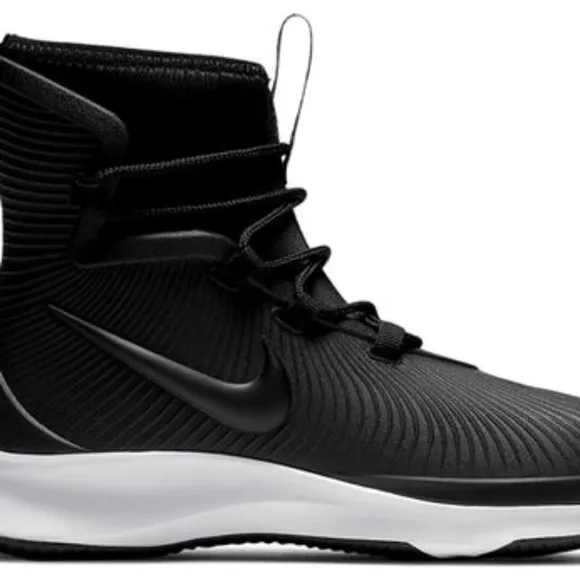 Nike Binzie Boot (GS). Brand New. Big Kids Size: 6 &amp; 7.