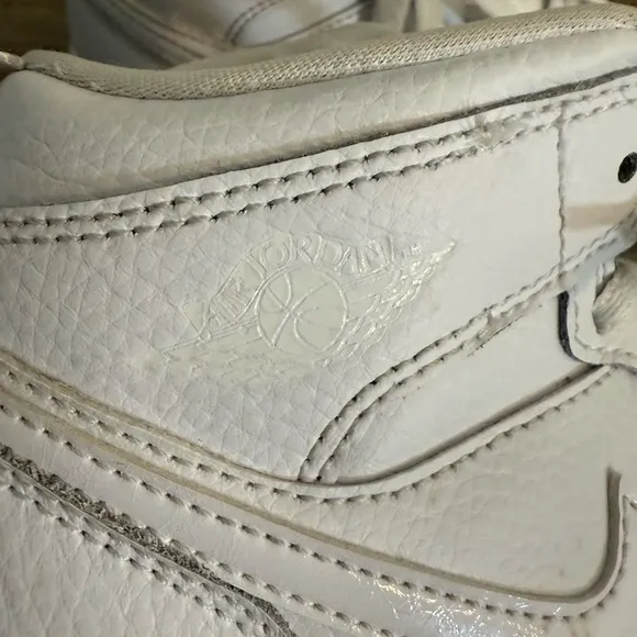 Nike Jordan 1 Mid Triple White Sneakers 640734-126 Youth Size 2