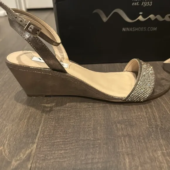 NINA New York Novia Bronzette Wedges, size 8.5 rhinestones, sparkly UGC with box