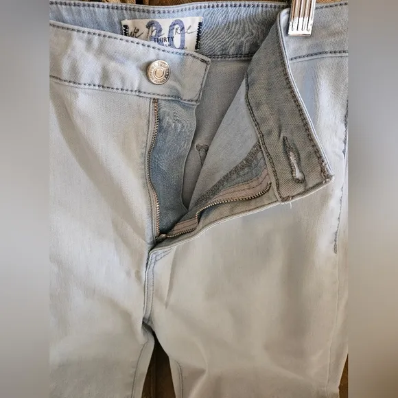 NWOT We The Free light wash boot cut jeans