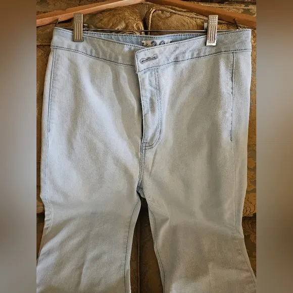 NWOT We The Free light wash boot cut jeans