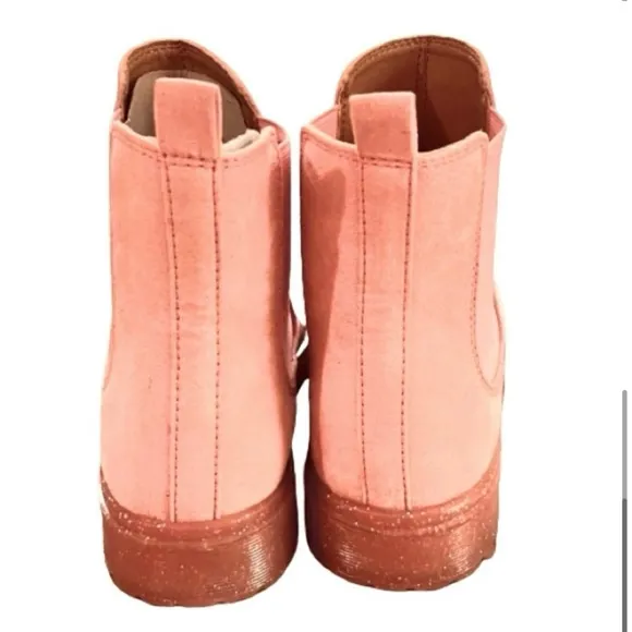 NWT- J. Crew Crewcuts- Girls Chelsea Boots in Sweet Rose. Size:4